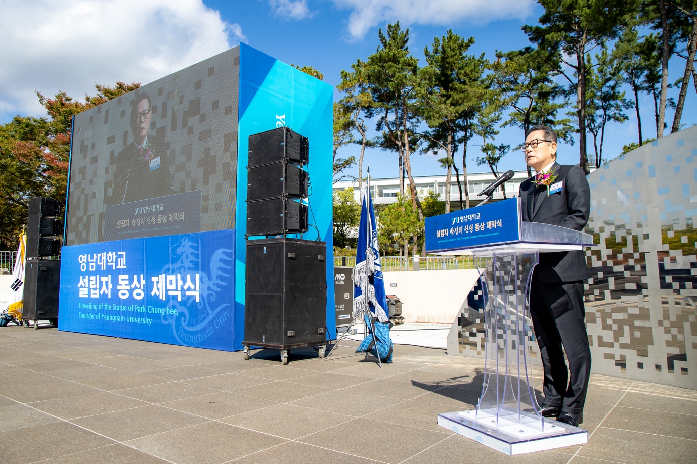 하늘, 야외, 구름, 나무이(가) 표시된 사진

자동 생성된 설명